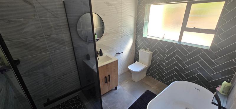 6 Bedroom Property for Sale in Outeniqua Strand Western Cape